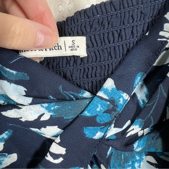 Abercrombie & Fitch Blue White Floral Puff Sleeve Top - Picture 4 of 6